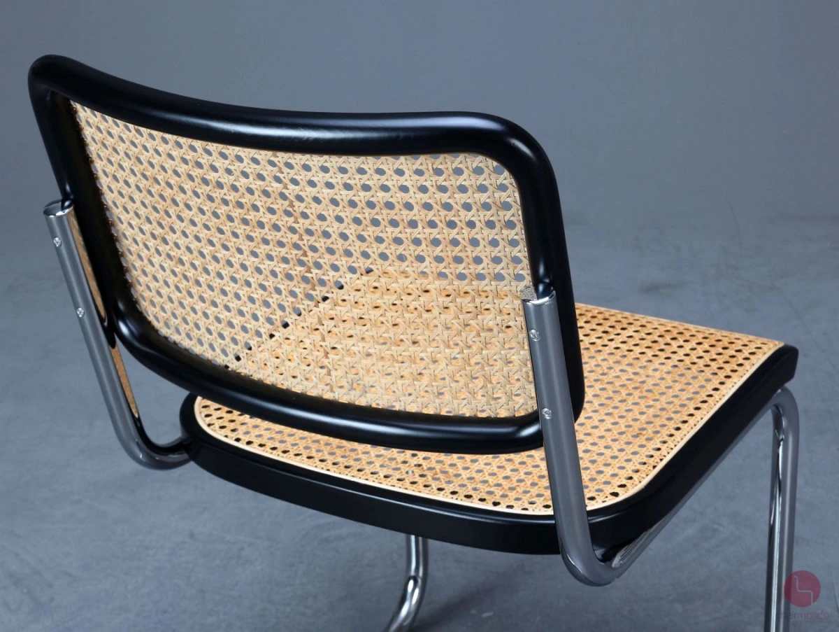 Thonet S32 Schwarz Freischwinger mit Wiener Geflecht restauriert