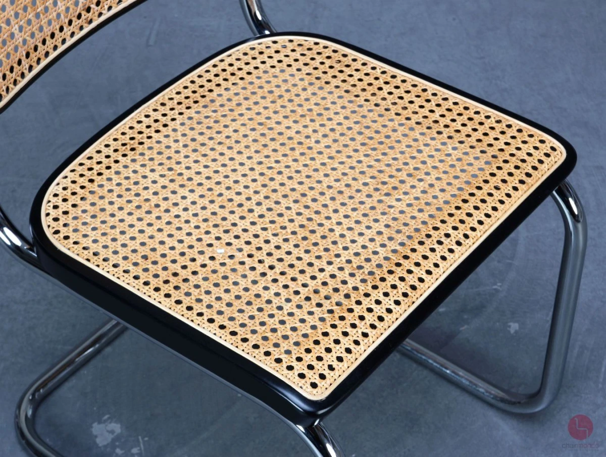 Thonet S32 Schwarz Freischwinger mit Wiener Geflecht restauriert