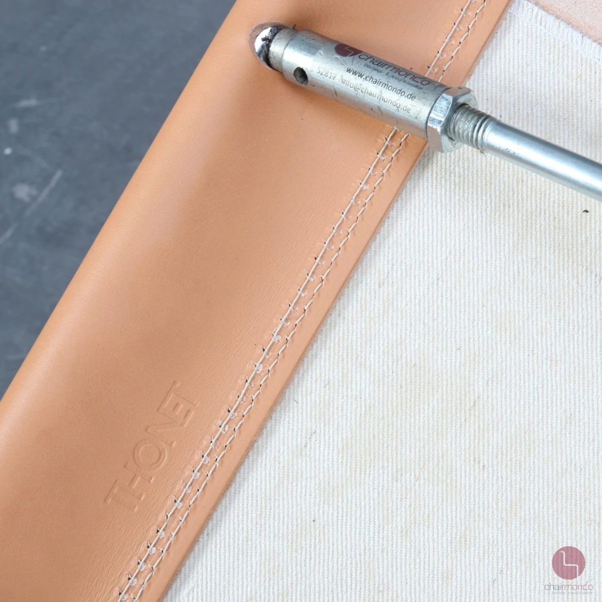 Thonet S34 Freischwinger mit neuem Kernleder in Beige Natur - gebraucht