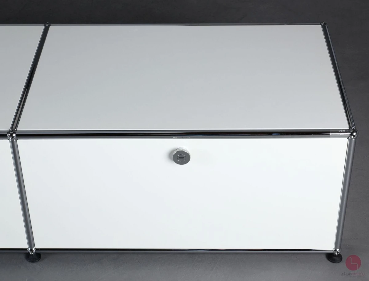 USM Haller Lowboard Weiß mit drei Fächern gebraucht