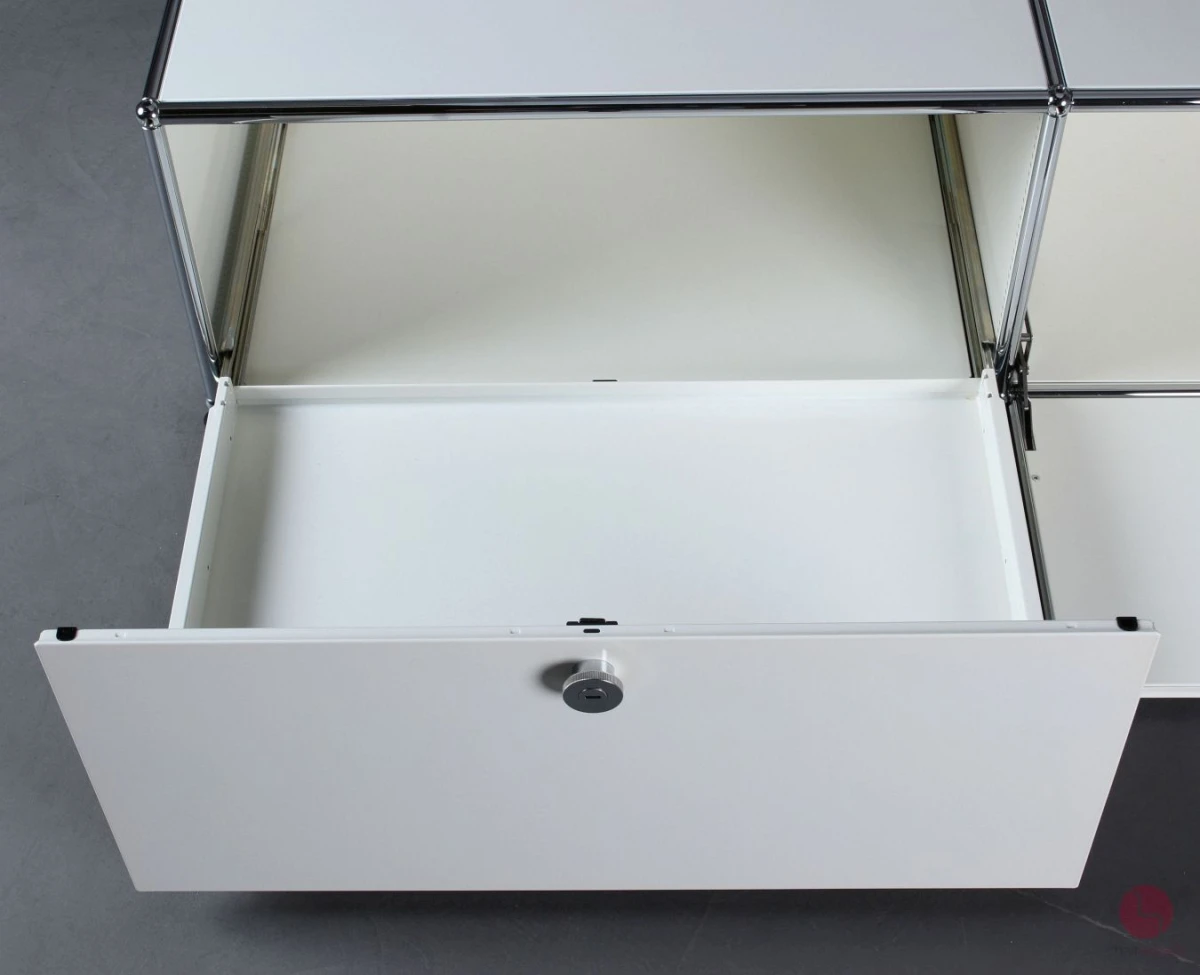 USM Haller Lowboard Weiß mit drei Fächern gebraucht