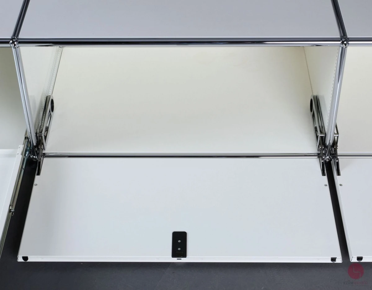 USM Haller Lowboard Weiß mit drei Fächern gebraucht