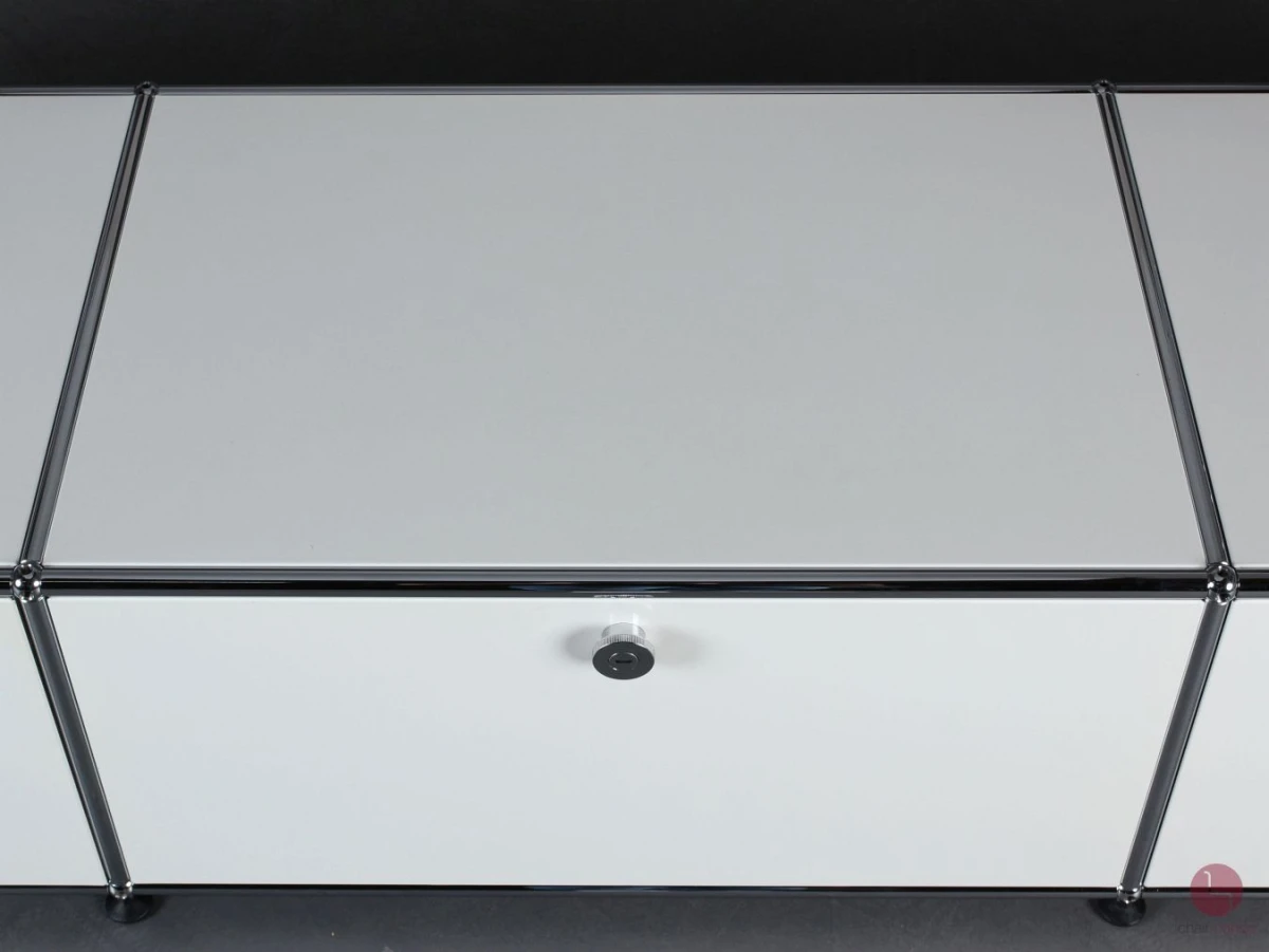 USM Haller Lowboard Weiß mit drei Fächern gebraucht