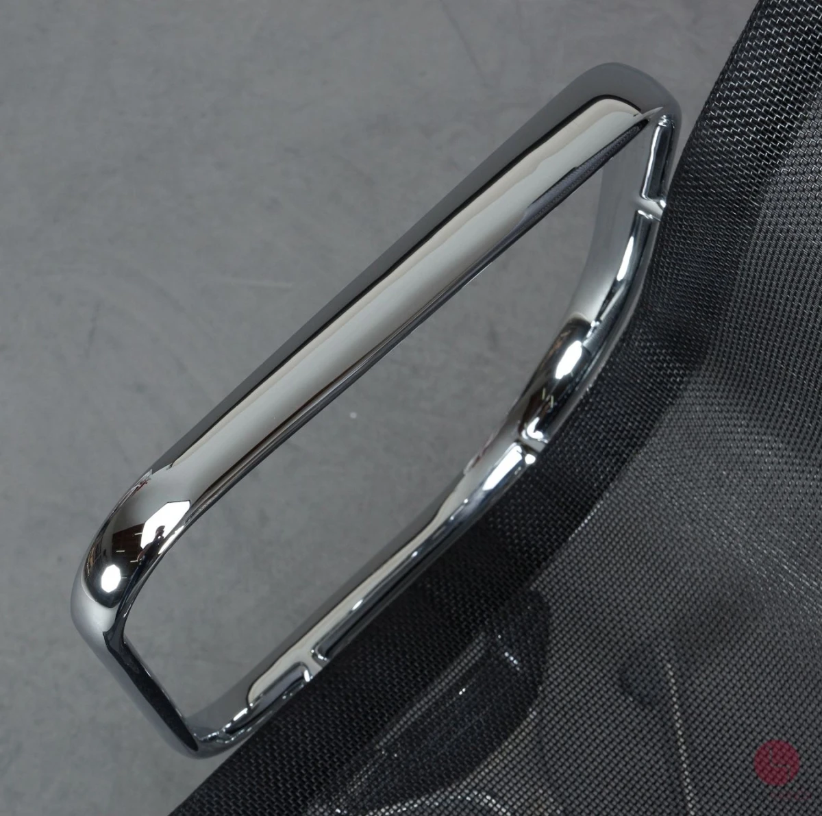 Vitra EA 107 Aluminium Chair Netzgewebe Schwarz verchromt gebraucht