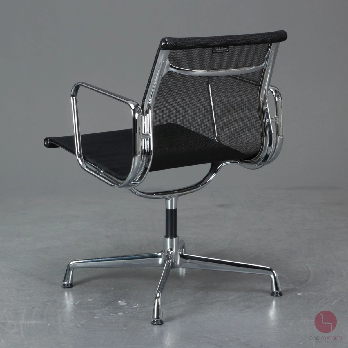 Vitra EA 107 Aluminium Chair Netzgewebe Schwarz verchromt gebraucht