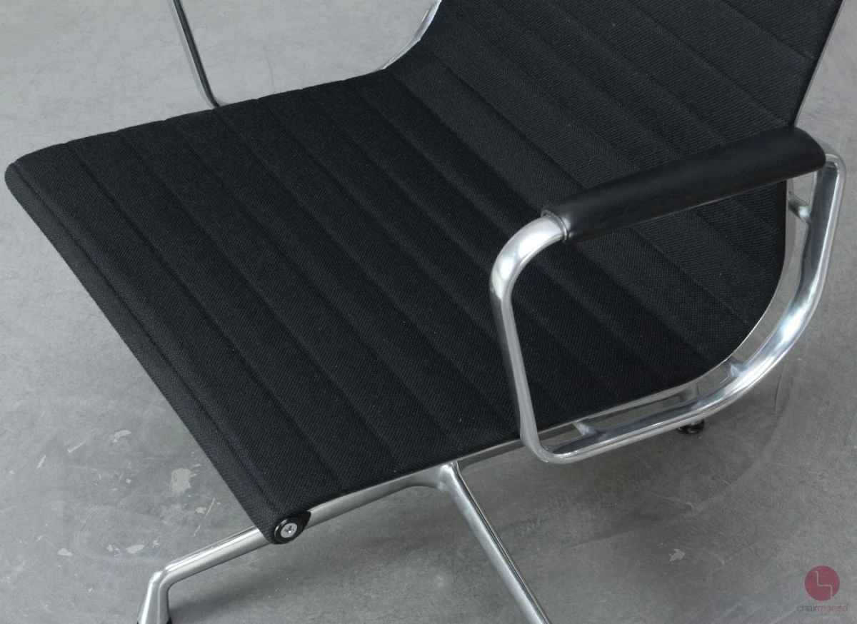Vitra EA 108 Aluminium Chair Hopsak + Armauflagen Schwarz gebraucht