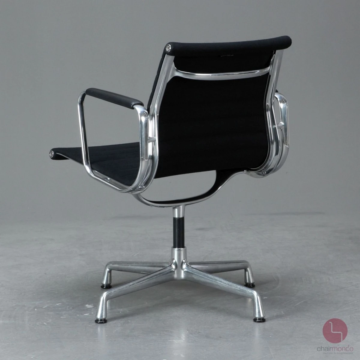 Vitra EA 108 Aluminium Chair Hopsak + Armauflagen Schwarz aus 2013 gebraucht
