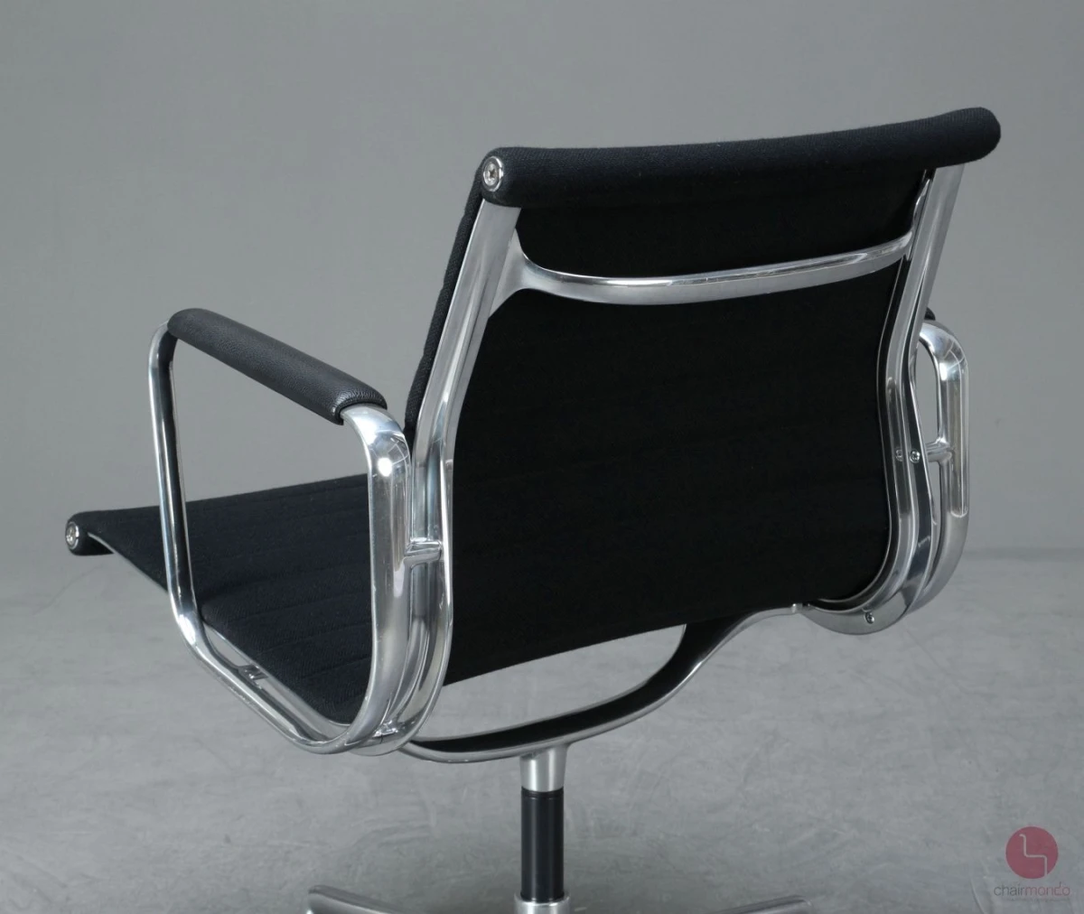 Vitra EA 108 Aluminium Chair Hopsak + Armauflagen Schwarz aus 2013 gebraucht