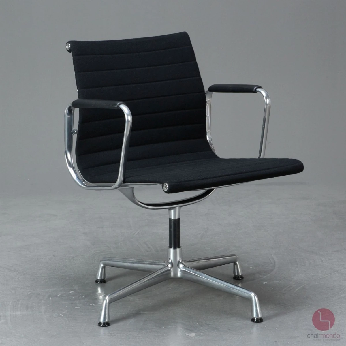 Vitra EA 108 Aluminium Chair Hopsak + Armauflagen Schwarz aus 2013 gebraucht