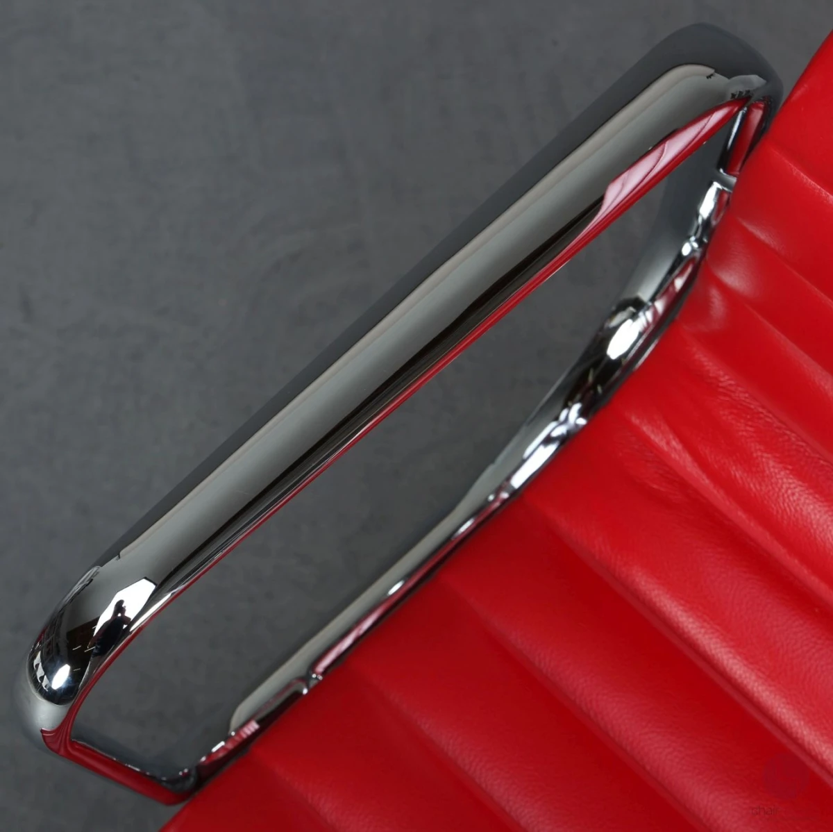 Vitra EA 108 Aluminium Chair Leder Rot 2014 gebraucht