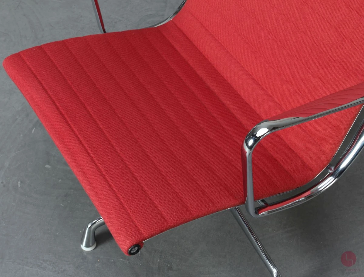 Vitra EA 115 Aluminium Chair Sessel Hopsak Himbeer Rot gebraucht