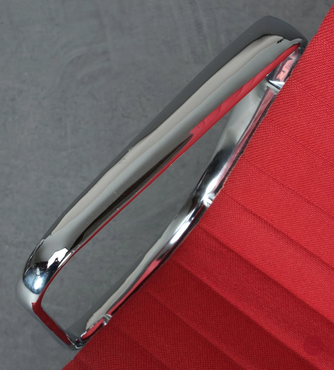 Vitra EA 115 Aluminium Chair Sessel Hopsak Himbeer Rot gebraucht