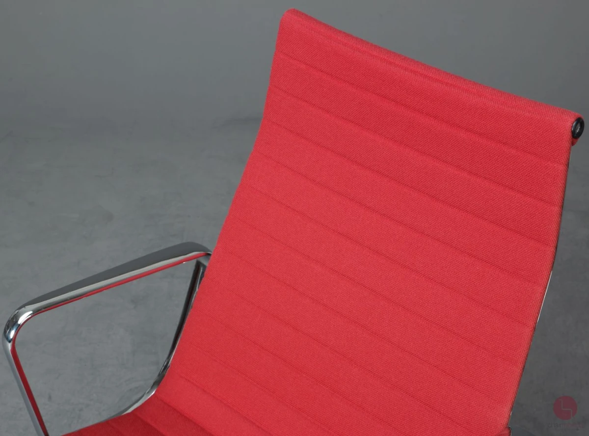 Vitra EA 115 Aluminium Chair Sessel Hopsak Himbeer Rot gebraucht