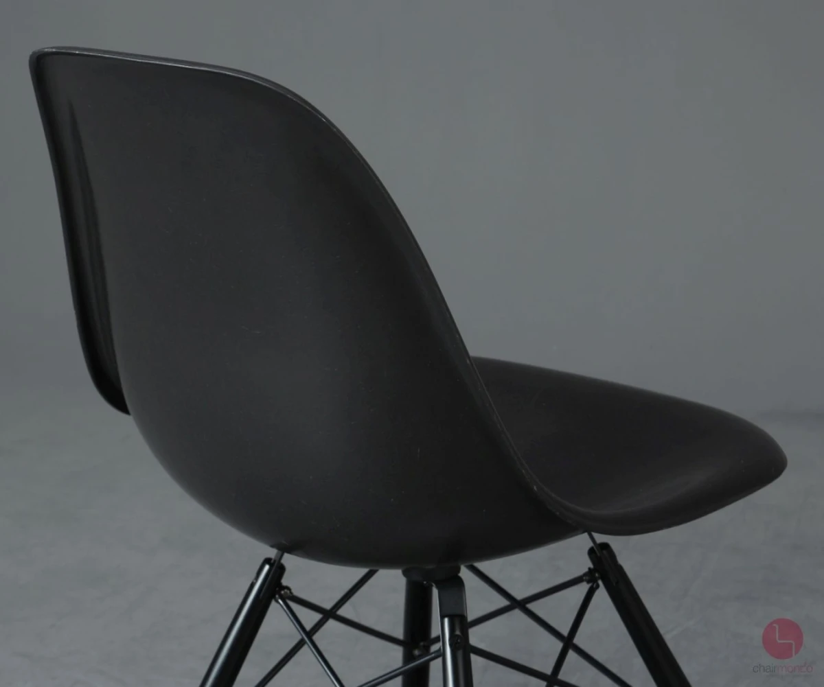 Vitra Eames DSW Side Chair Fiberglas Hermann Miller Schwarz Ahorngestell gebraucht
